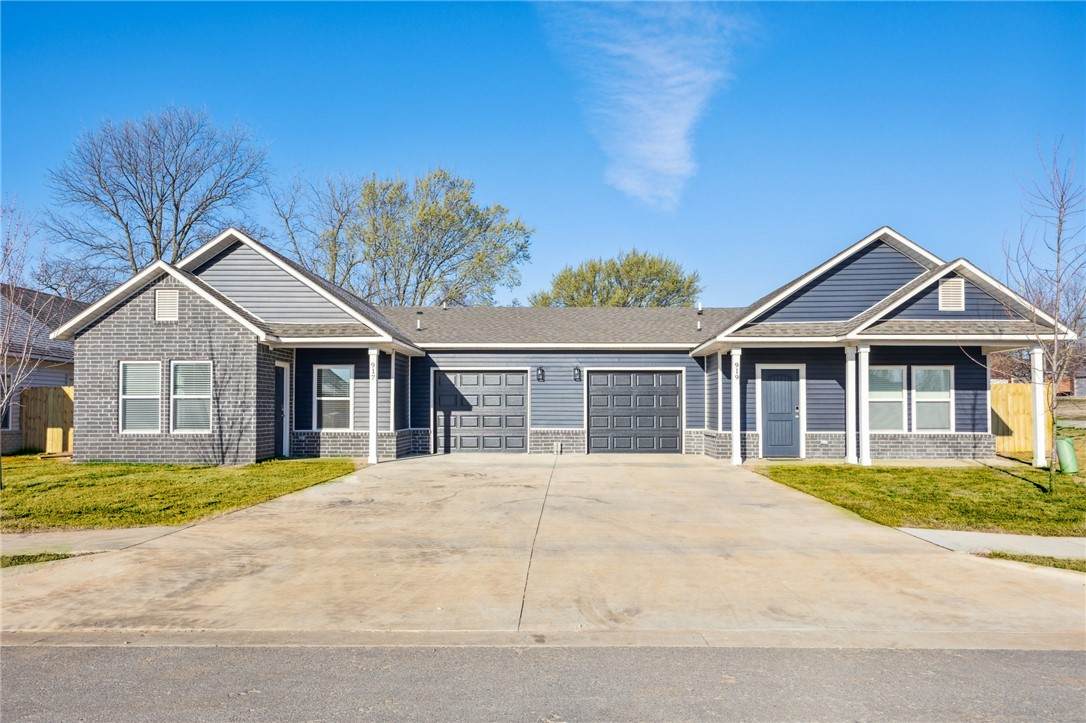 814 Valley Oaks Lane - Photo 1