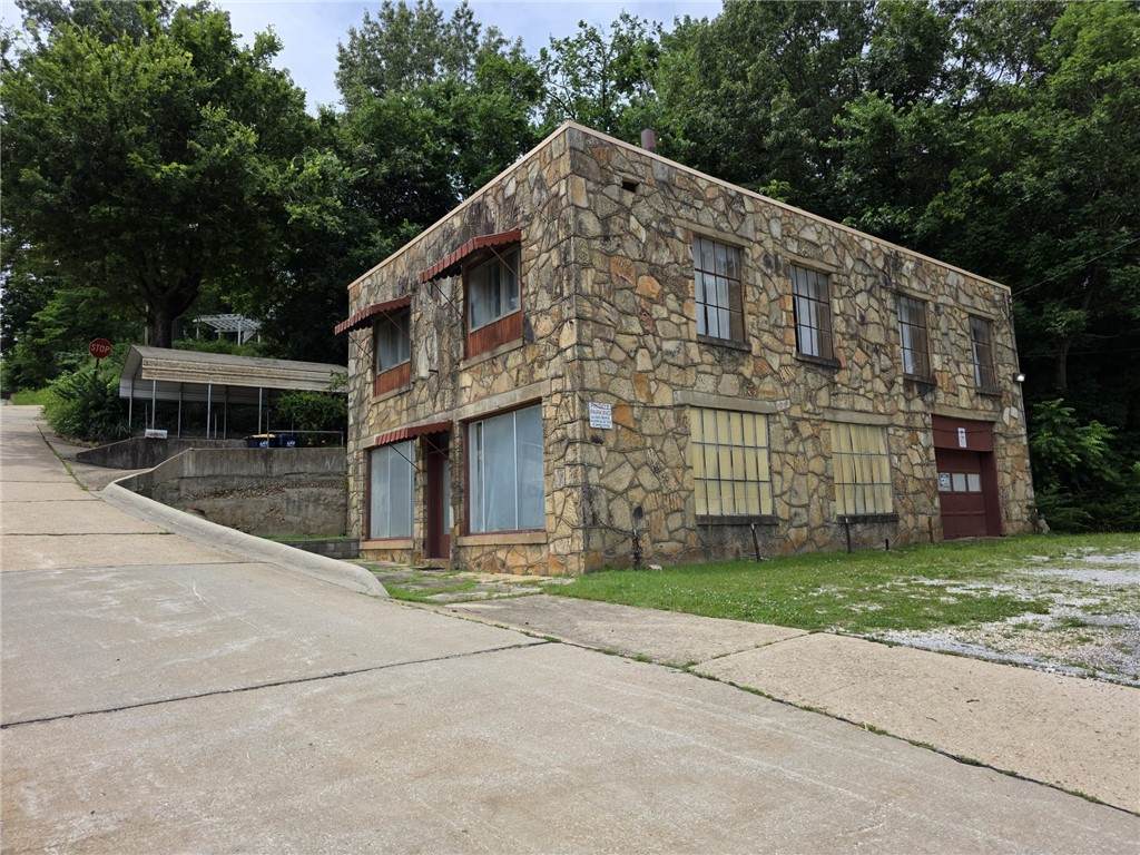 219 Rush Avenue - Photo 1
