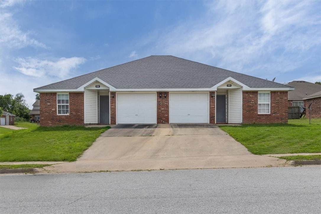 256/258 Graystone Circle - Photo 1