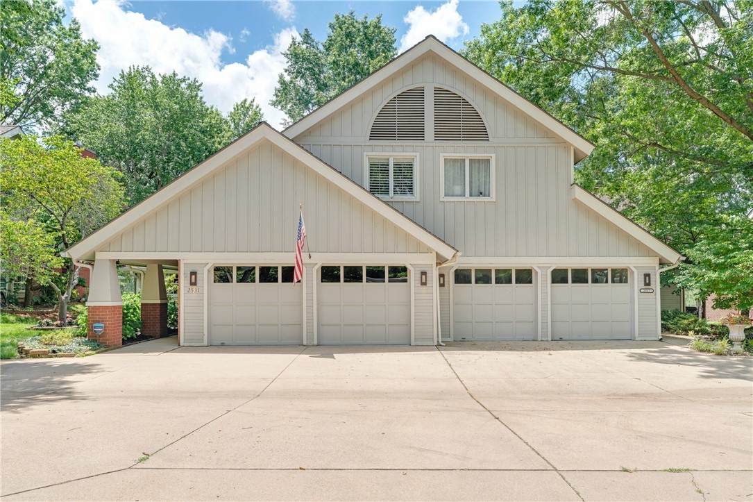 2531 Joyce Boulevard - Photo 1