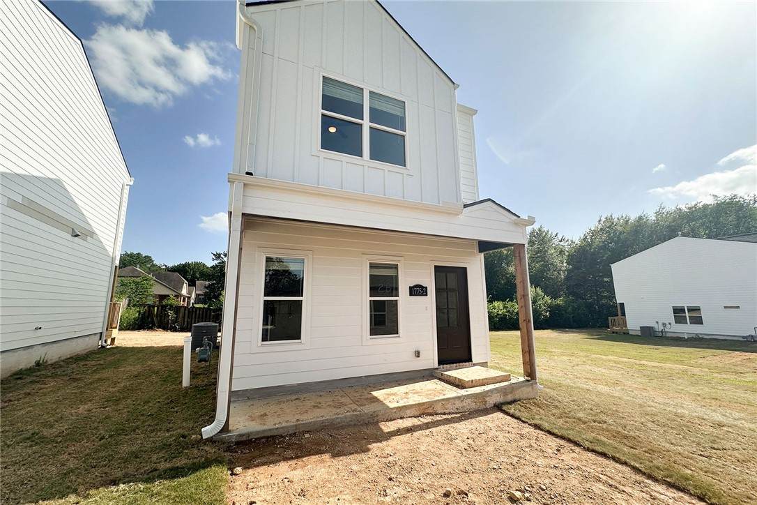 1326 Van Buren Avenue - Photo 1