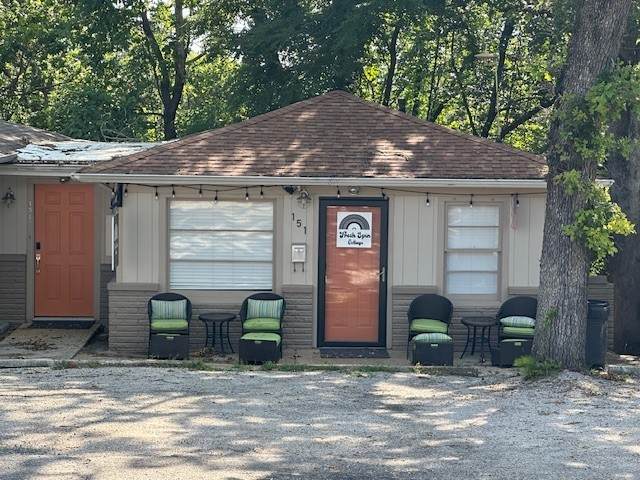 151 Van Buren - Photo 1