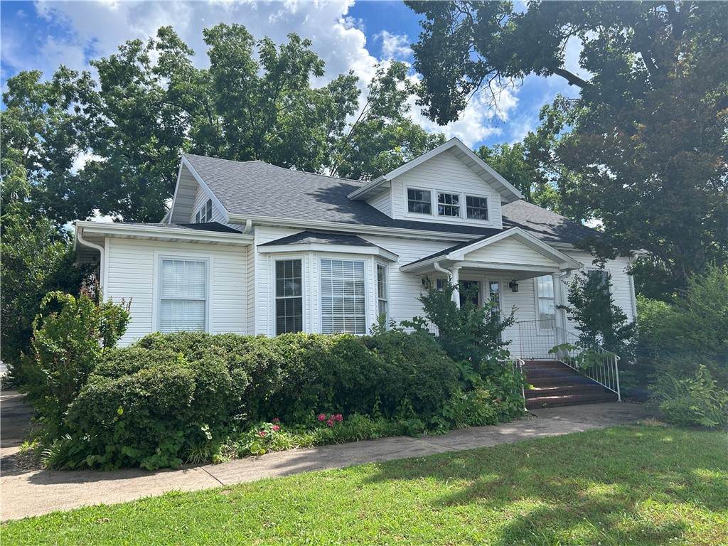 520 Poplar Street - Photo 1