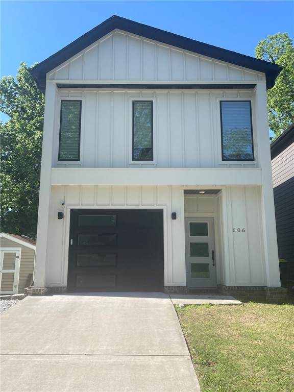 606 Maple Street - Photo 1