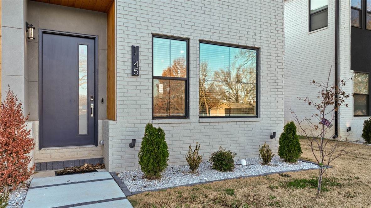 1145 Monroe Street - Photo 1