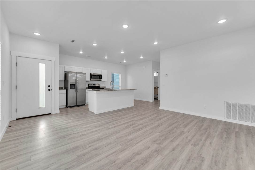 960 Illinois Avenue - Photo 1