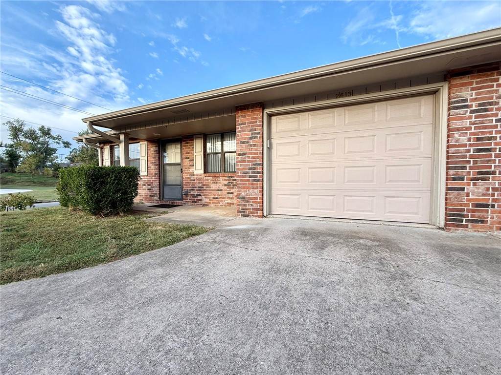 2613 Oak Street - Photo 1