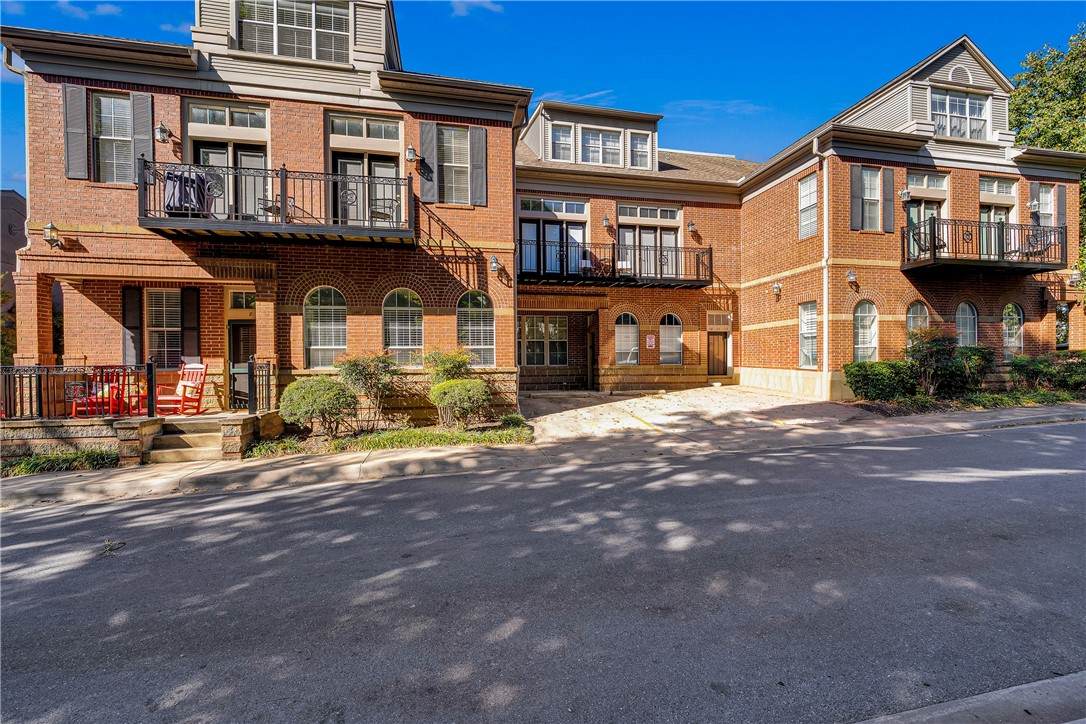 340 Campbell Avenue - Photo 1