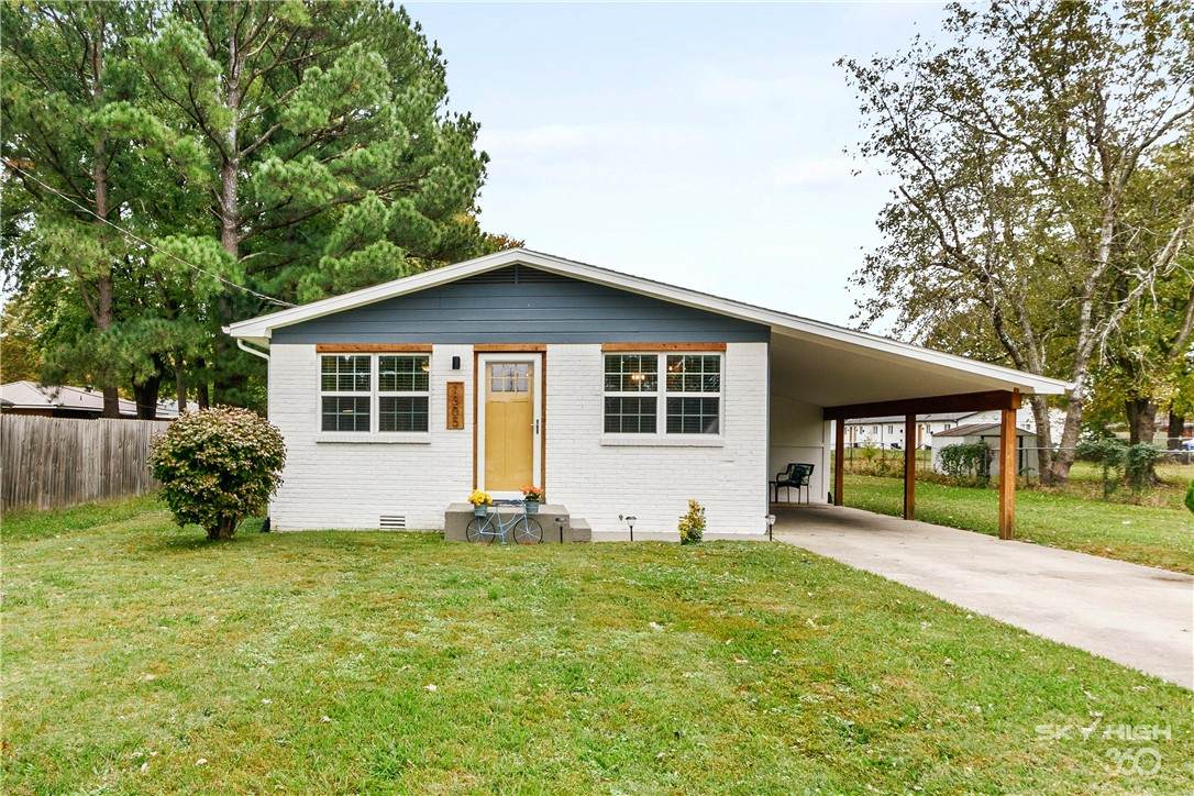 1305 Benton Street - Photo 1