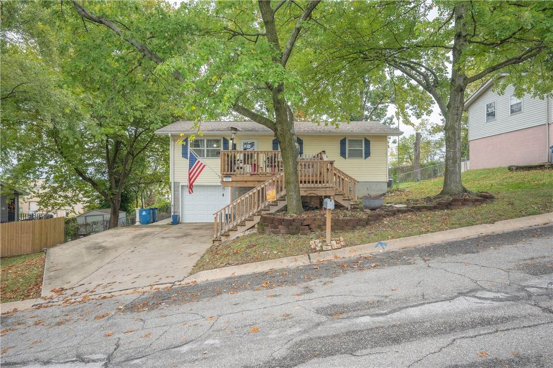 217 Hillcrest Drive - Photo 1