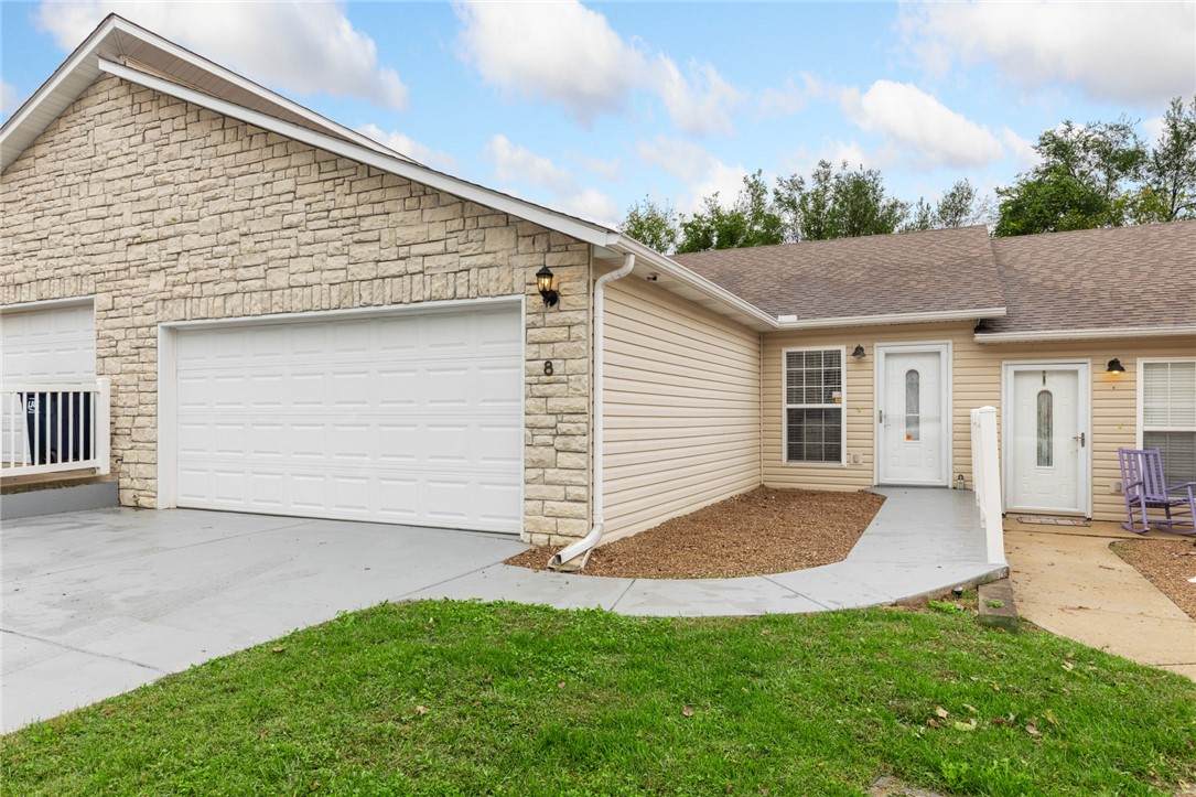 1615 Spring Road - Photo 1