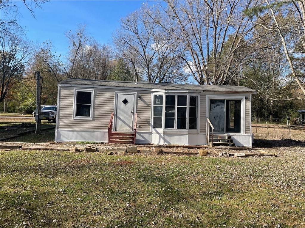 604 Graham Street - Photo 1