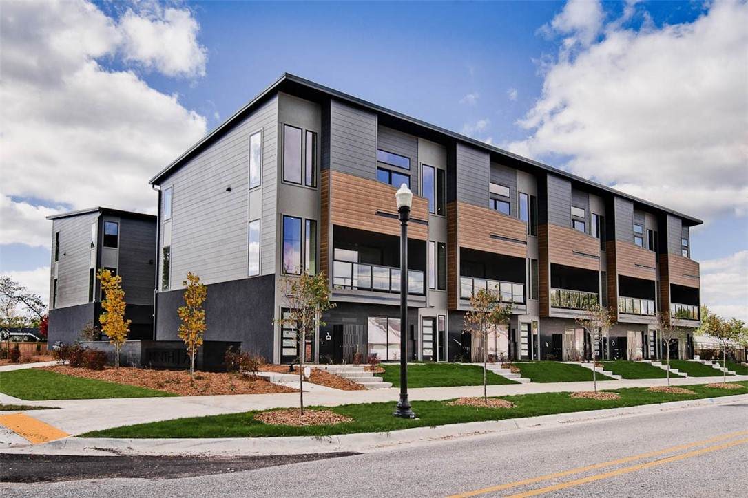 210 9th Street - Photo 1