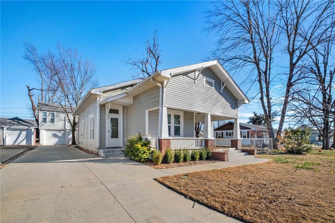 615 & 615 1/2 3rd Street - Photo 1