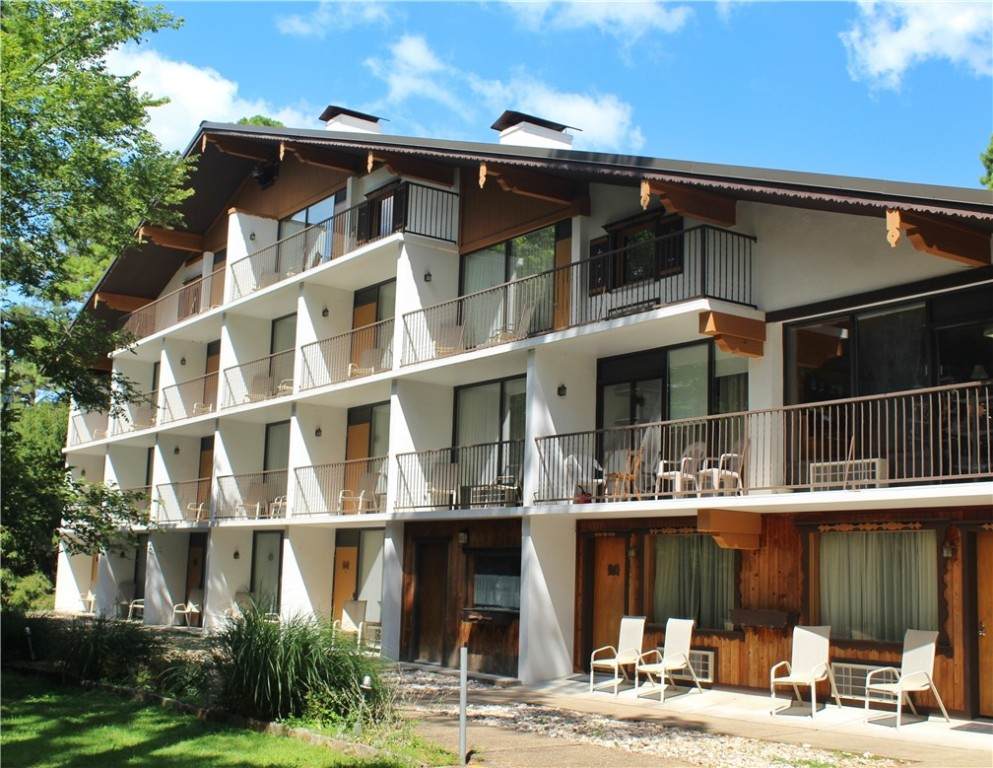 325 Van Buren - Photo 1