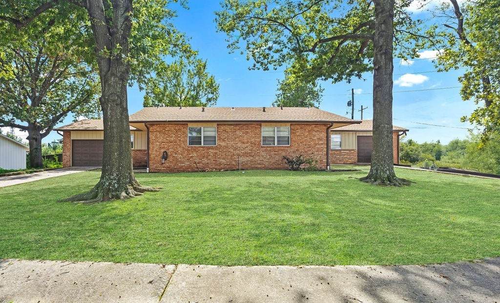 2403 Pin Oak Drive - Photo 1