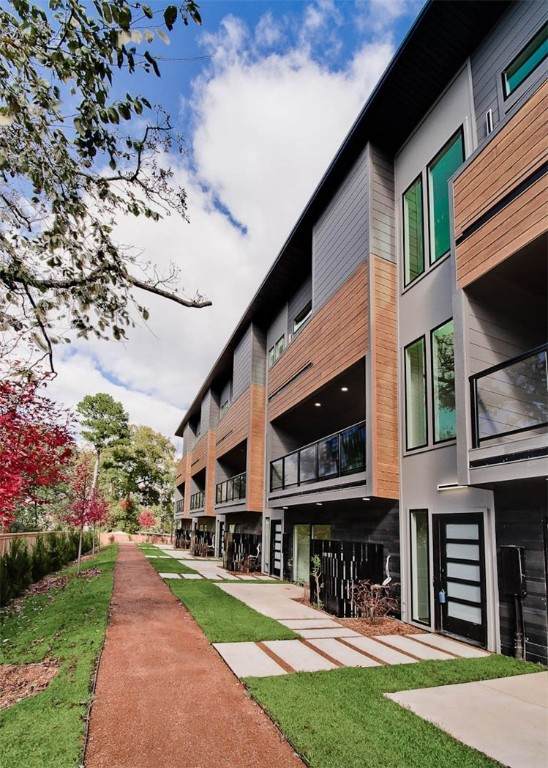 214 9th Street - Photo 1