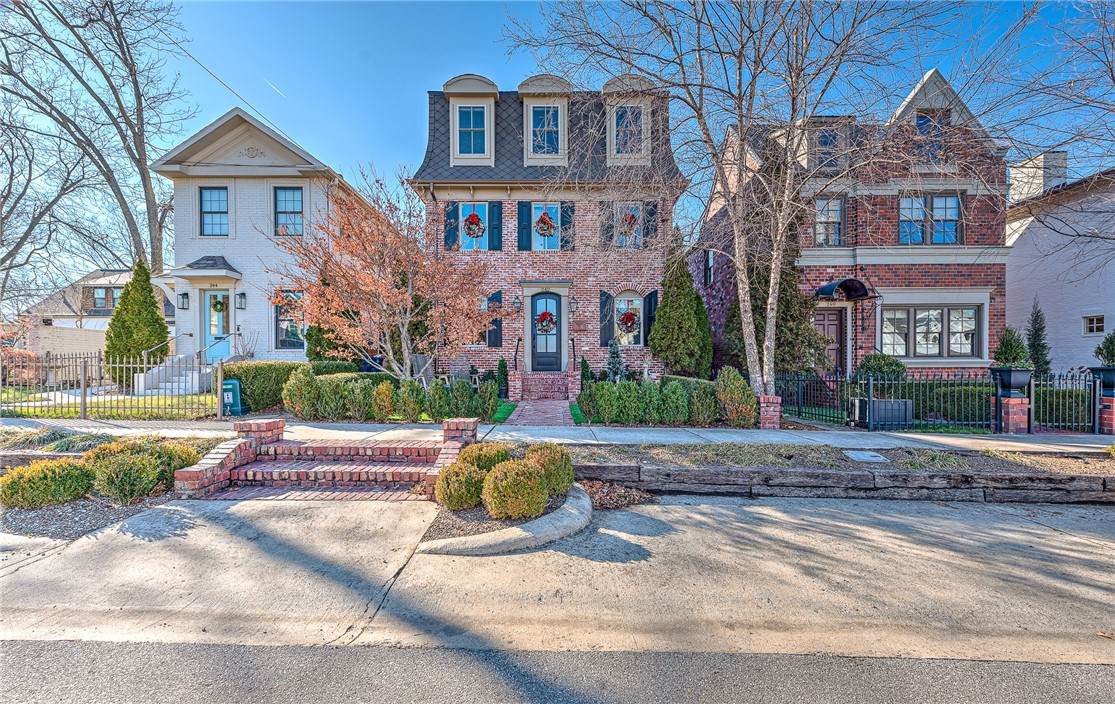 242 D Street - Photo 1