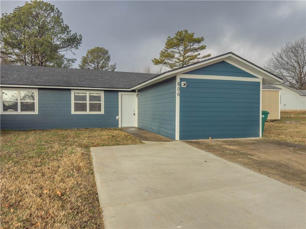 806 30Th Street - Photo 1