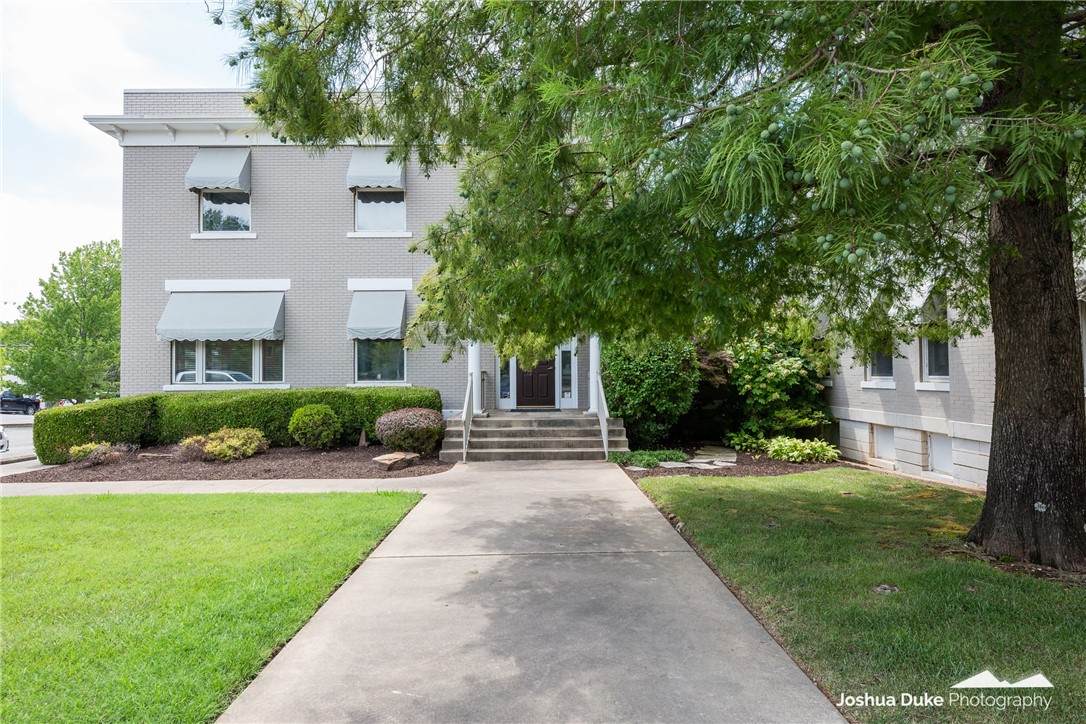 215 College Avenue - Photo 1