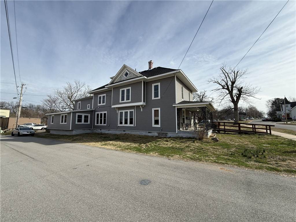 401 Twin Springs - Photo 1