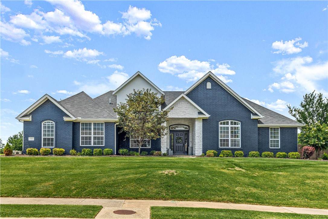1301 Buckingham Boulevard - Photo 1
