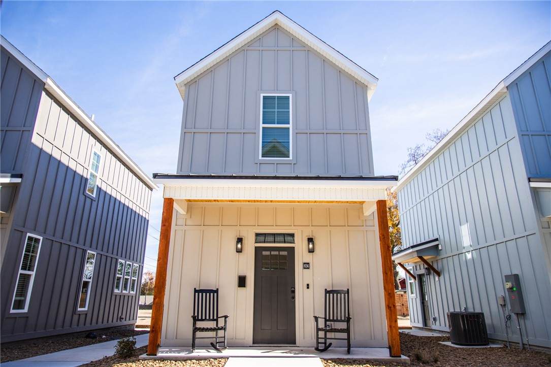 656 Price Avenue - Photo 1