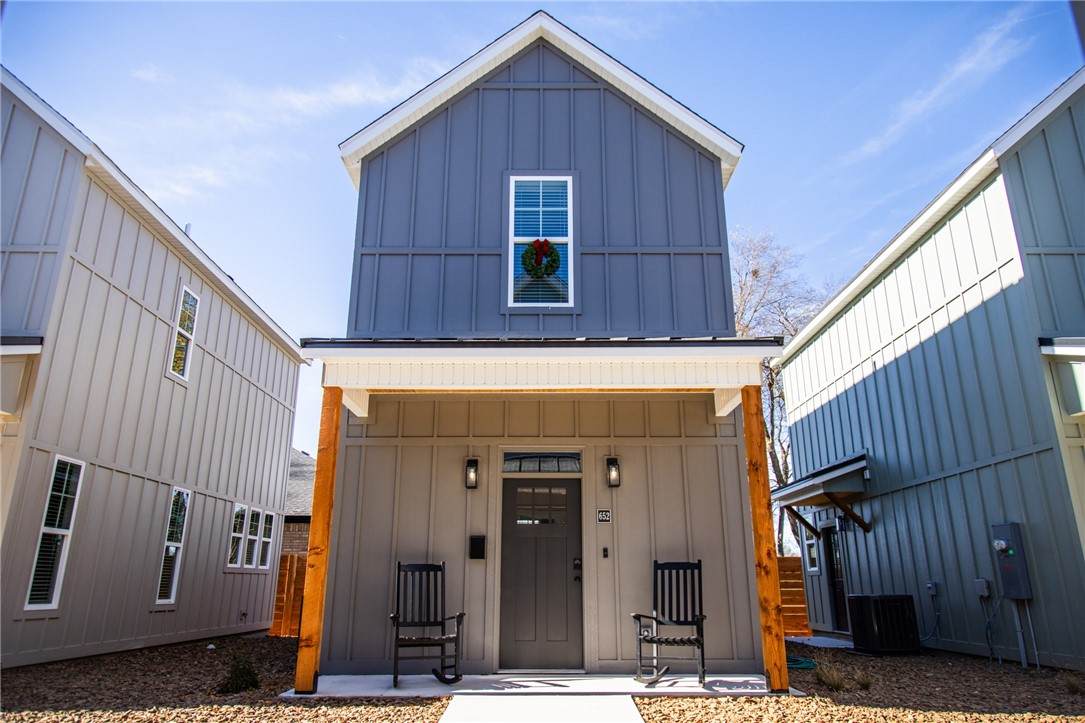 652 Price Avenue - Photo 1