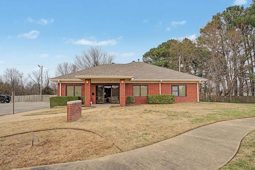 1392 Plaza Place - Photo 1