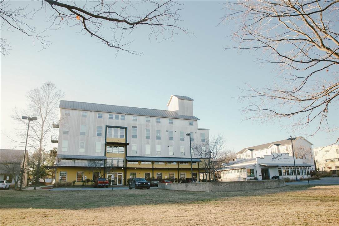525 School - Photo 1