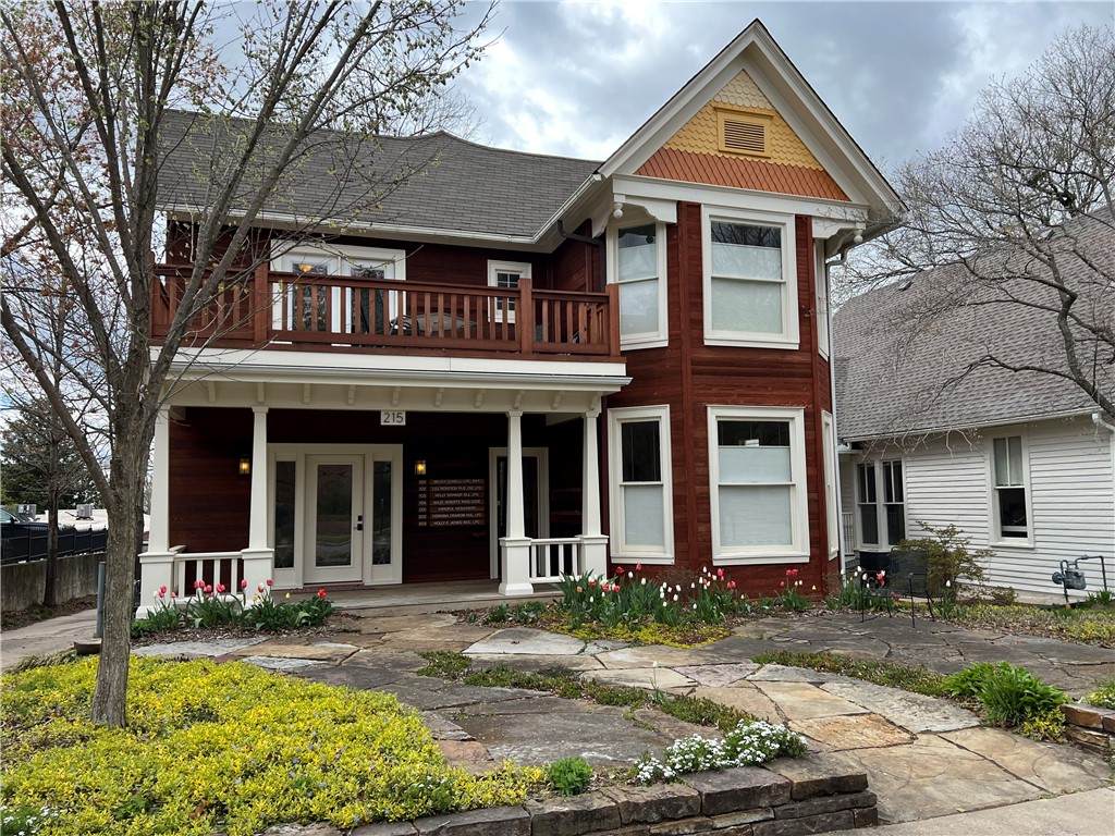 215 East Avenue - Photo 1