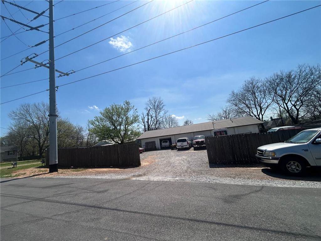 401 Akron Street - Photo 1