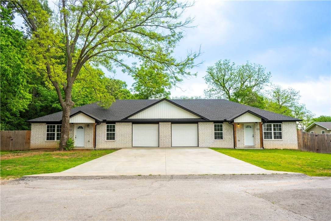517 Oak Hill Street - Photo 1