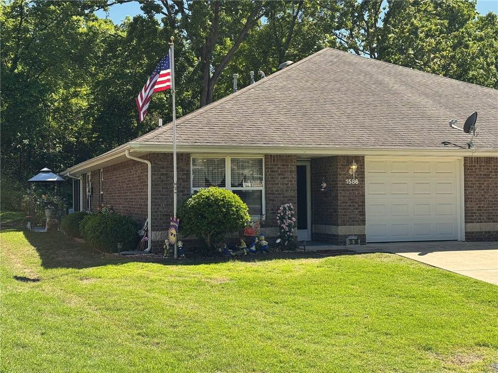 1586 Meadowhill Drive - Photo 1
