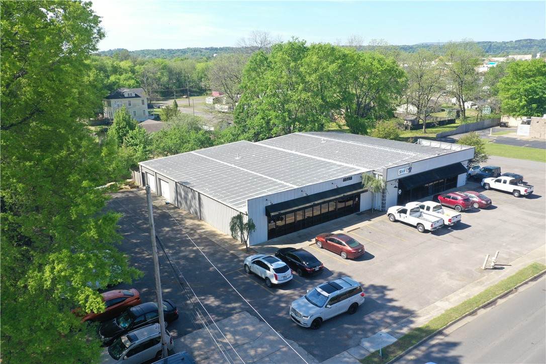 302 East Parkway - Photo 1