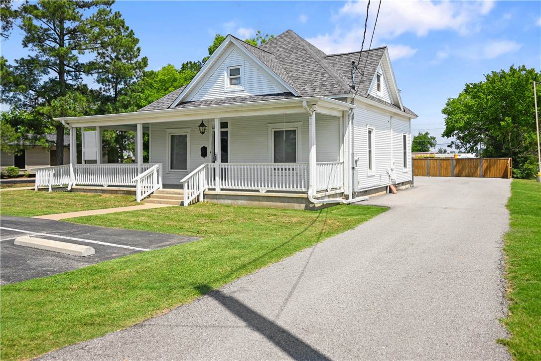 1103 Elm Street - Photo 1