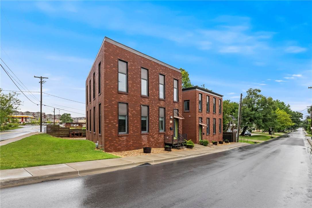 1111 Oakland Avenue - Photo 1