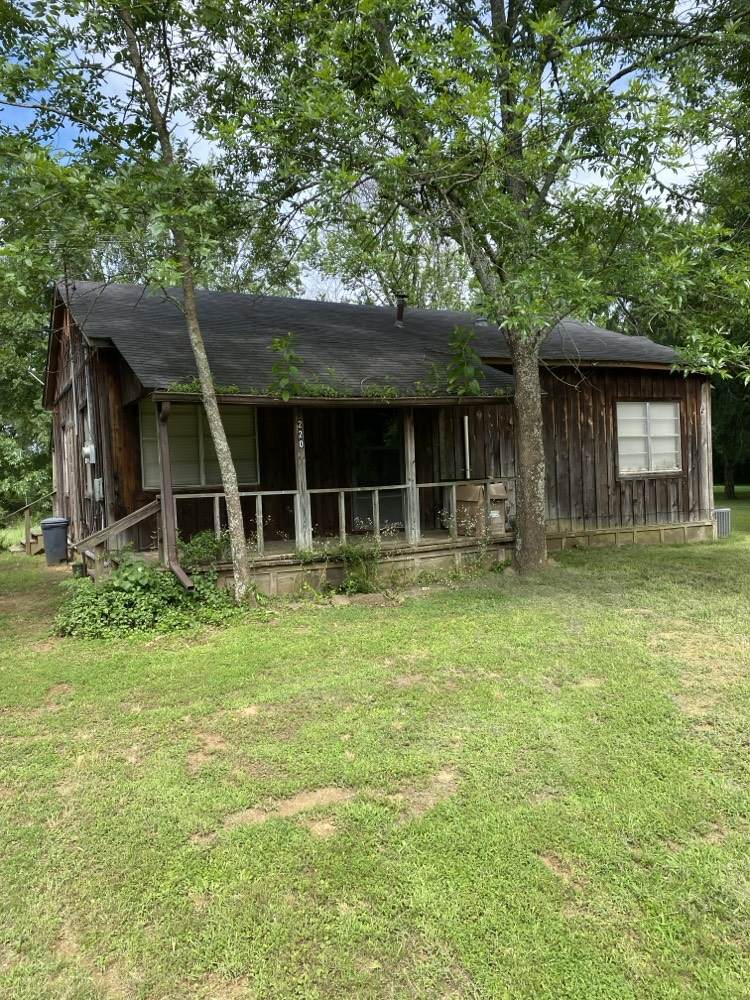 220 Davis Avenue - Photo 1