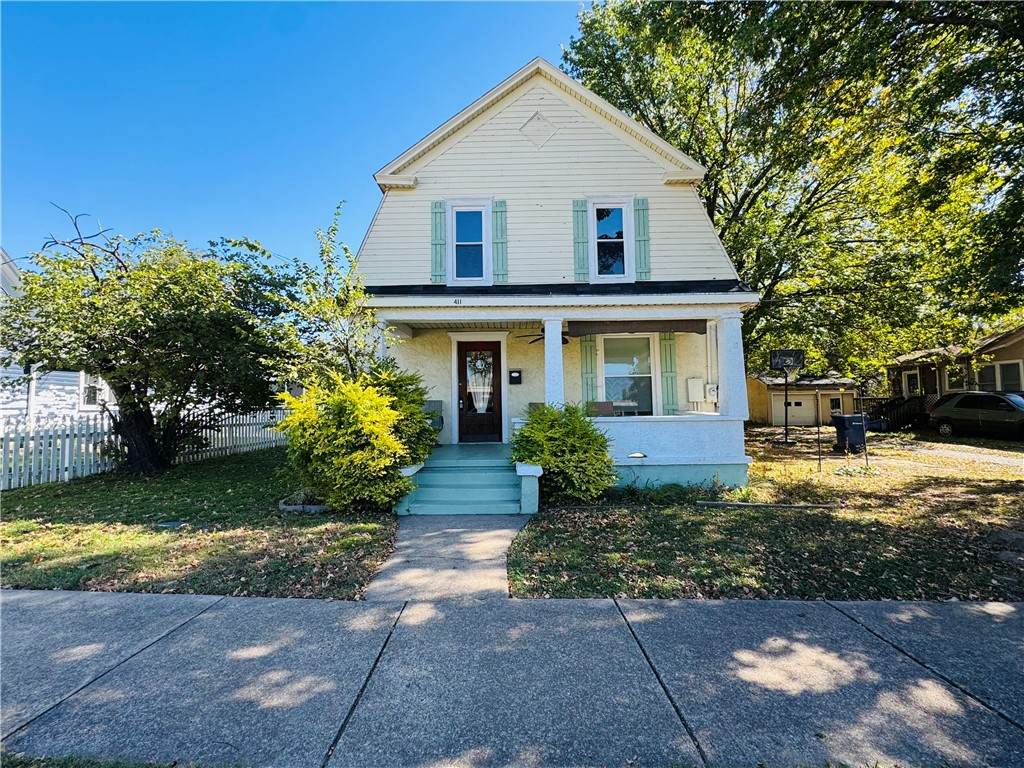 411 Broadway Street - Photo 1