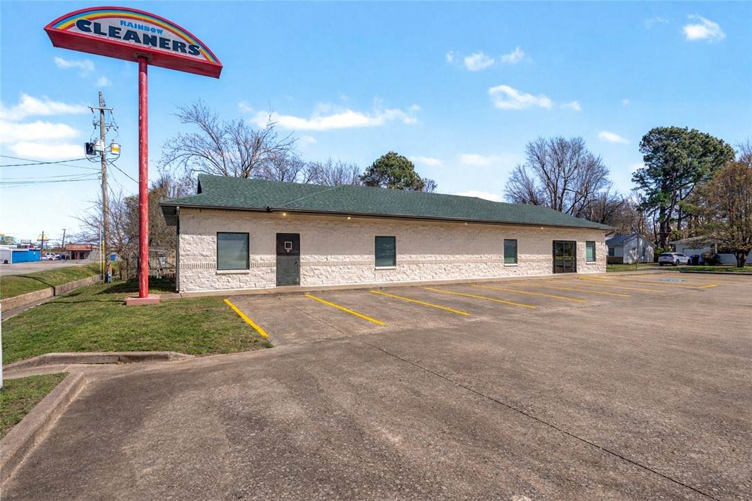 800 Highland Avenue - Photo 1