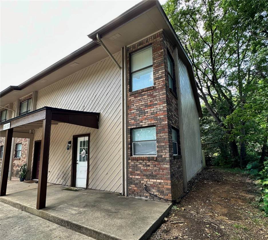 2107 East Oaks Drive - Photo 1
