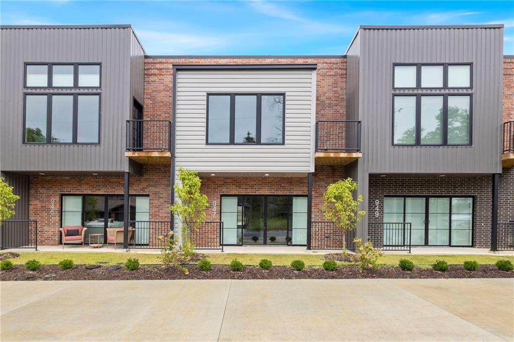 947 10th Street - Photo 1