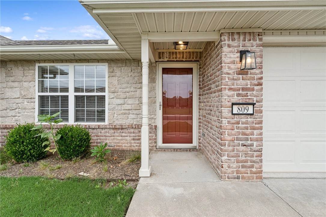 809 20th Street - Photo 1