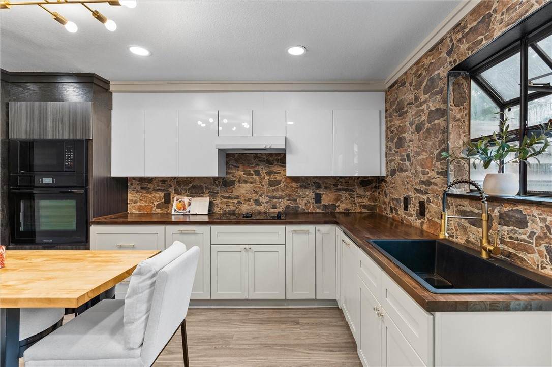 1376 Oakland Avenue - Photo 1
