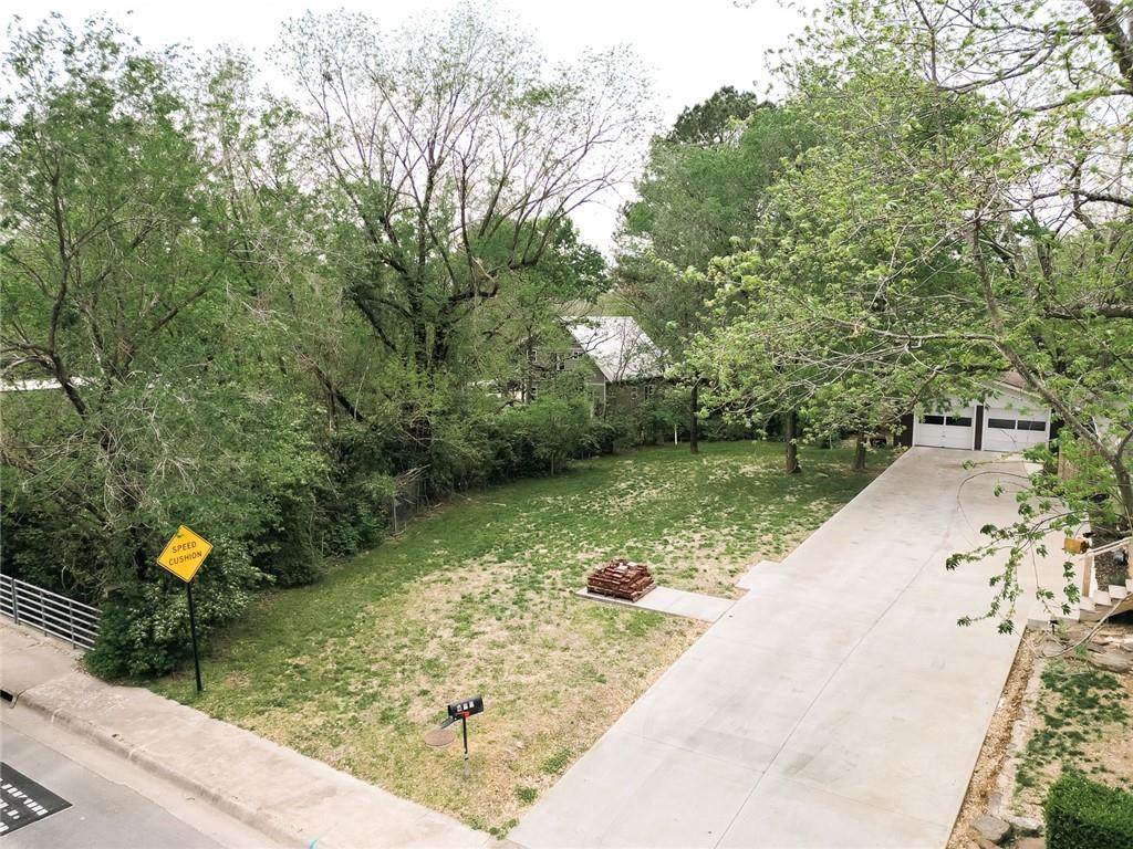 407 College Avenue - Photo 1