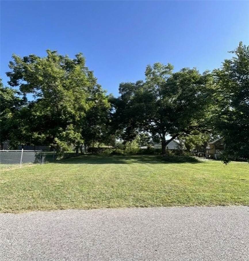 504 Bean Street - Photo 1