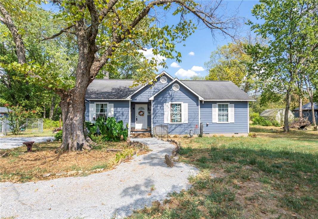 192 Maple Avenue - Photo 1