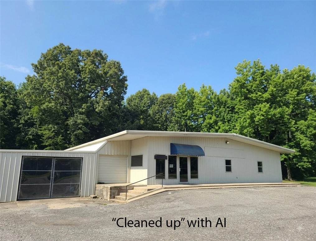 1007 W Main St, Atkins, AR 72823