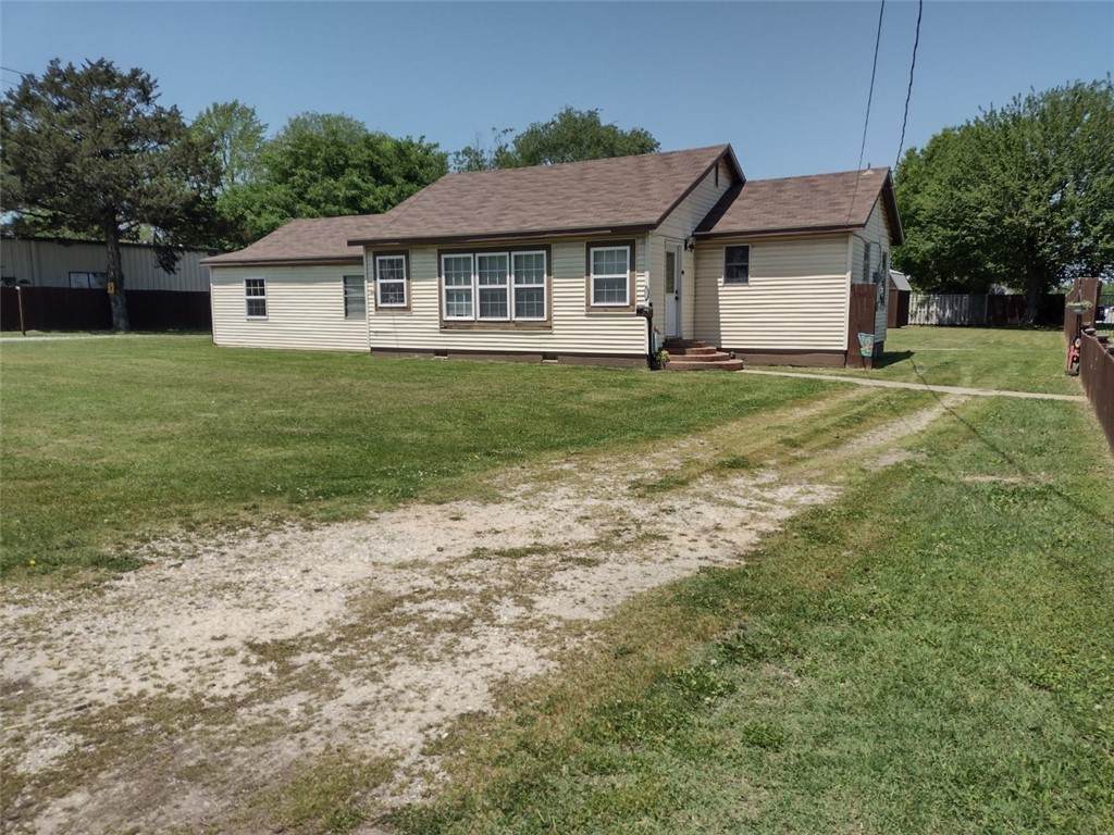 1104 Backus Avenue - Photo 1