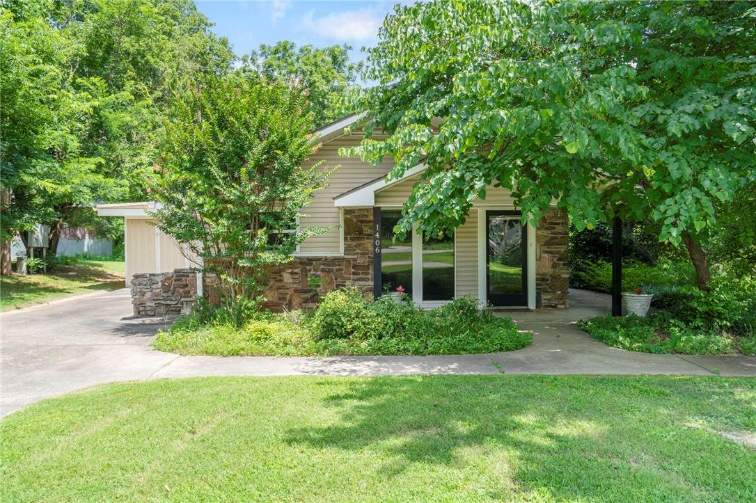 1406 Prairie Creek Drive - Photo 1